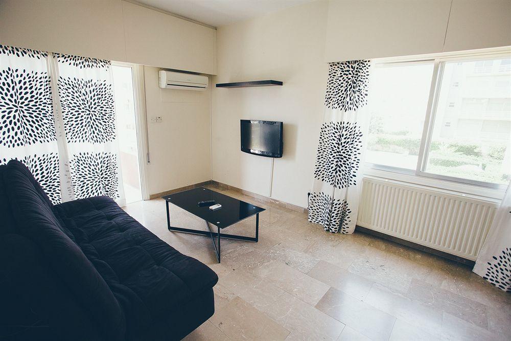 Vega Apartments Limasol Buitenkant foto