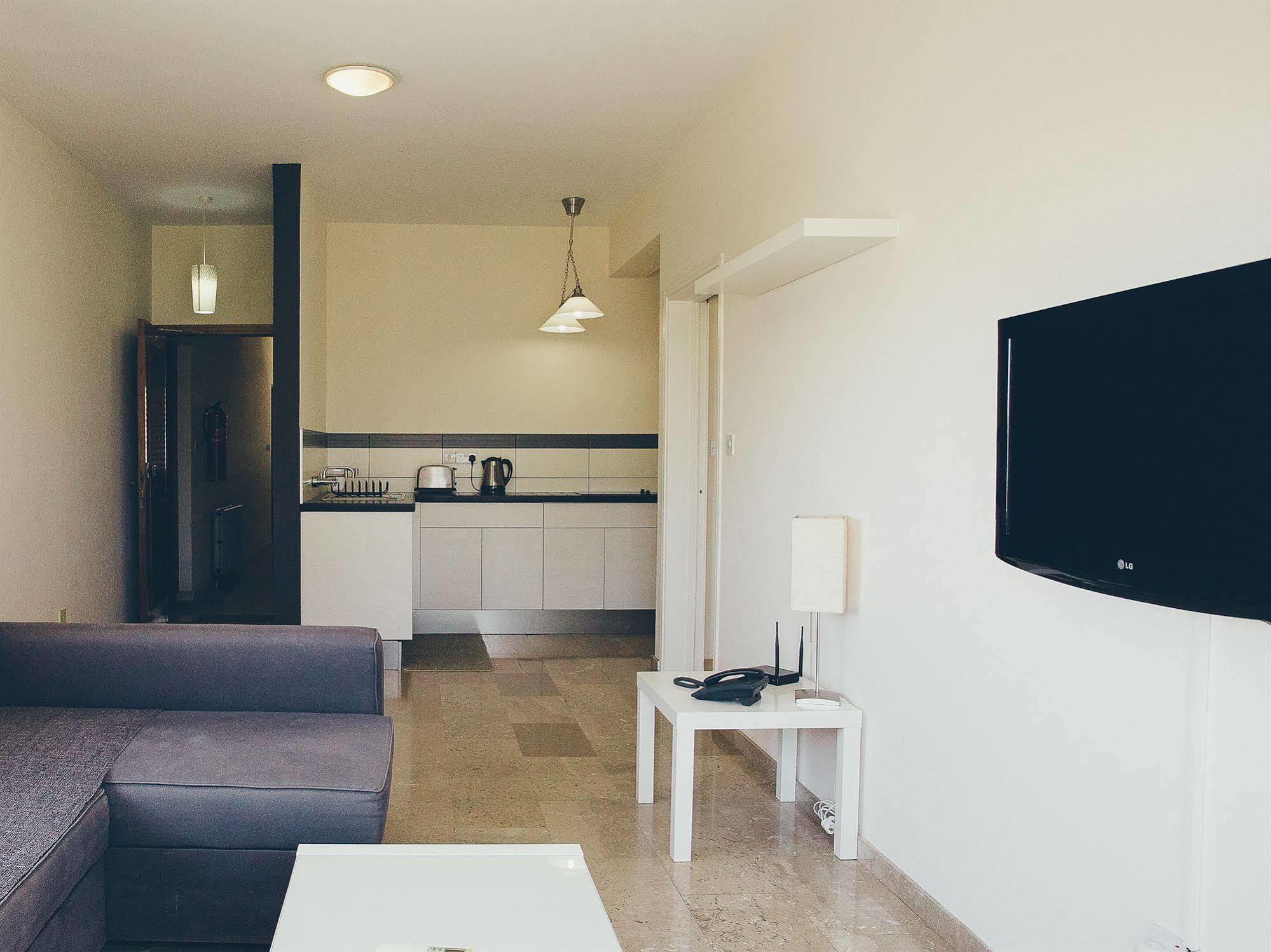 Vega Apartments Limasol Buitenkant foto