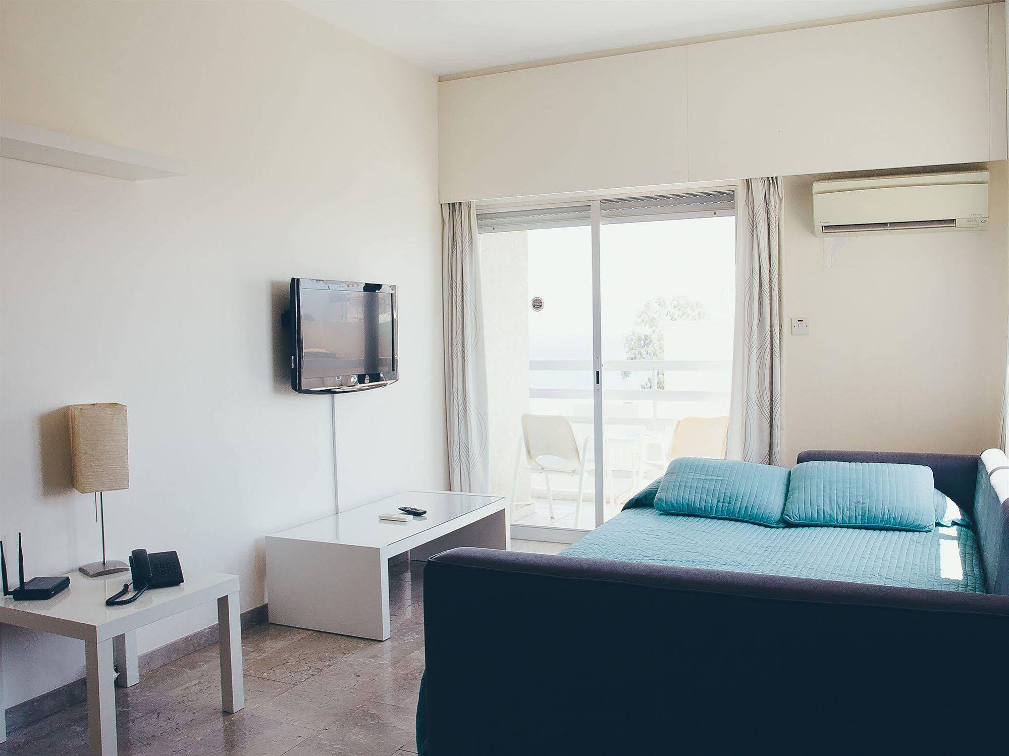 Vega Apartments Limasol Buitenkant foto