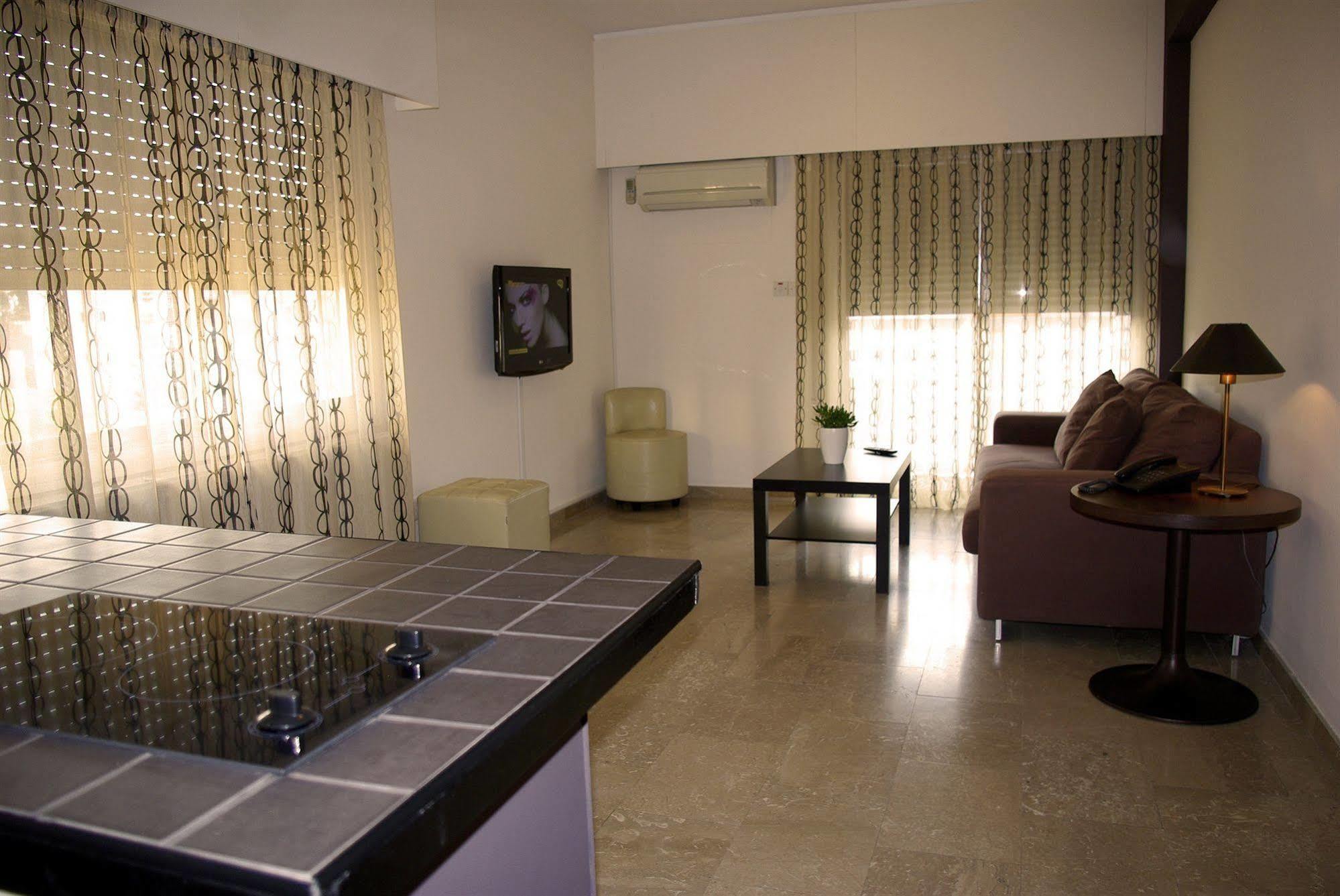 Vega Apartments Limasol Buitenkant foto