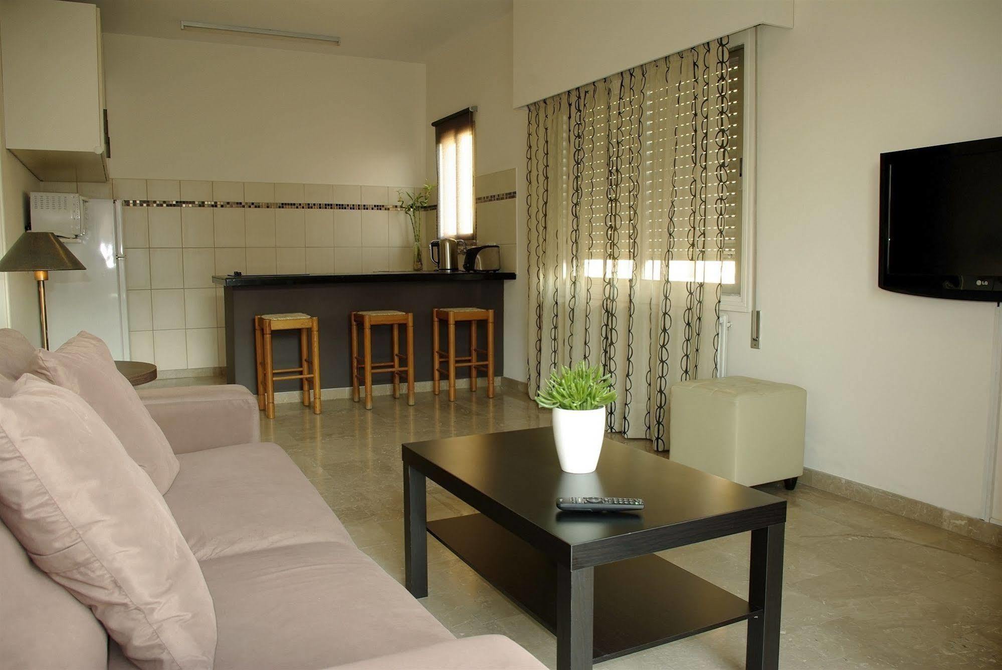 Vega Apartments Limasol Buitenkant foto
