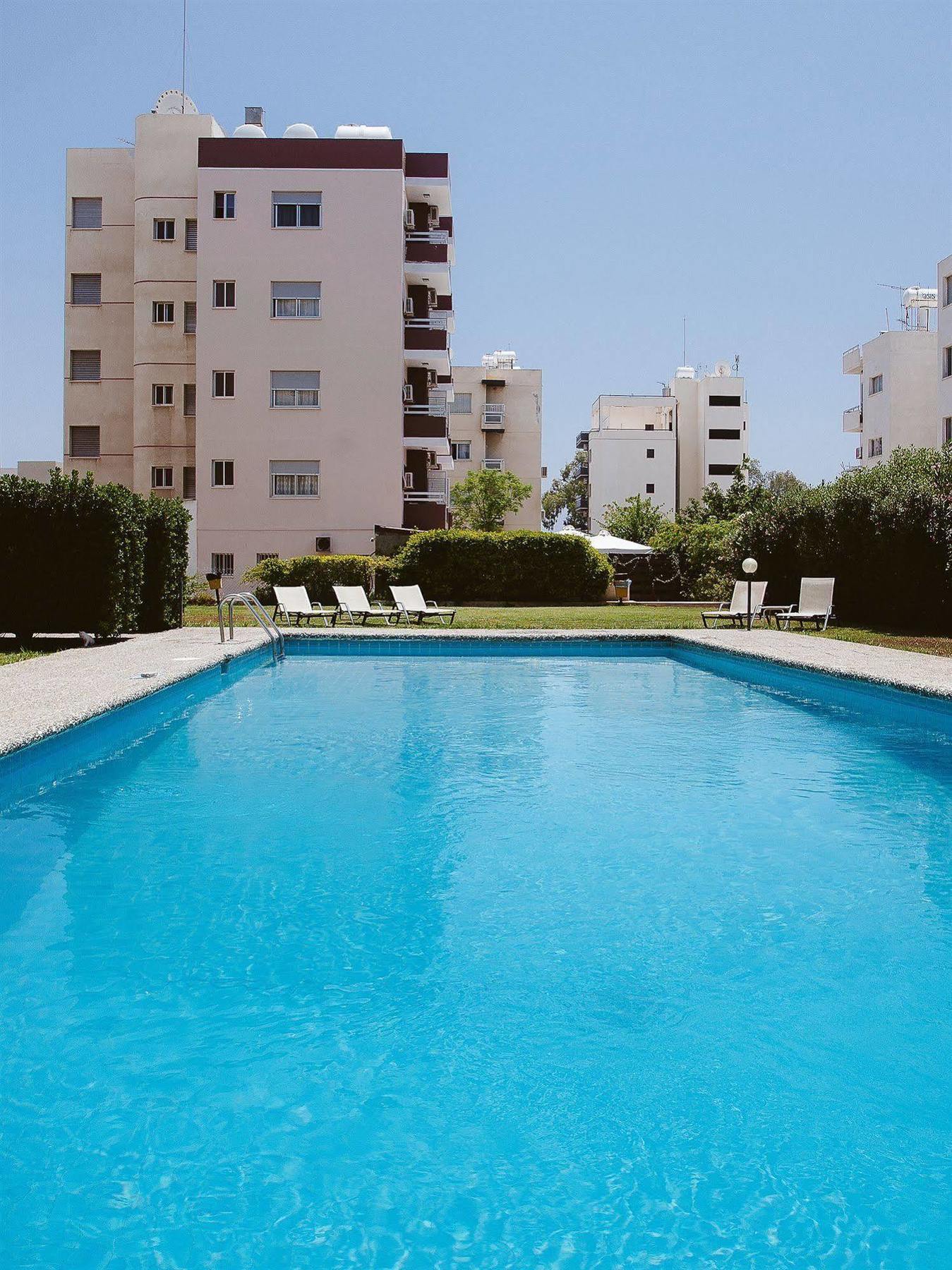 Vega Apartments Limasol Buitenkant foto