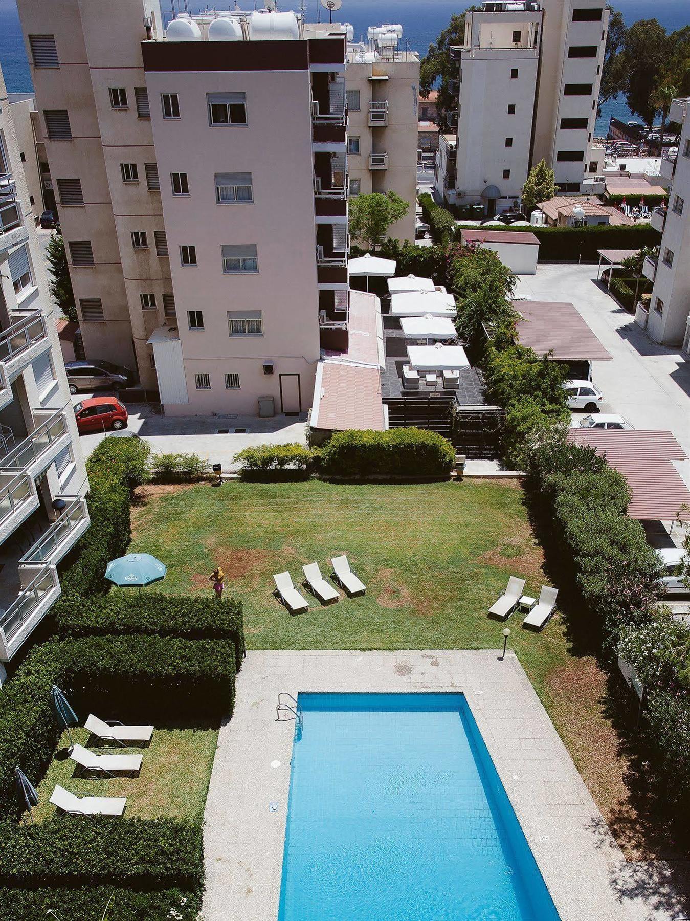Vega Apartments Limasol Buitenkant foto